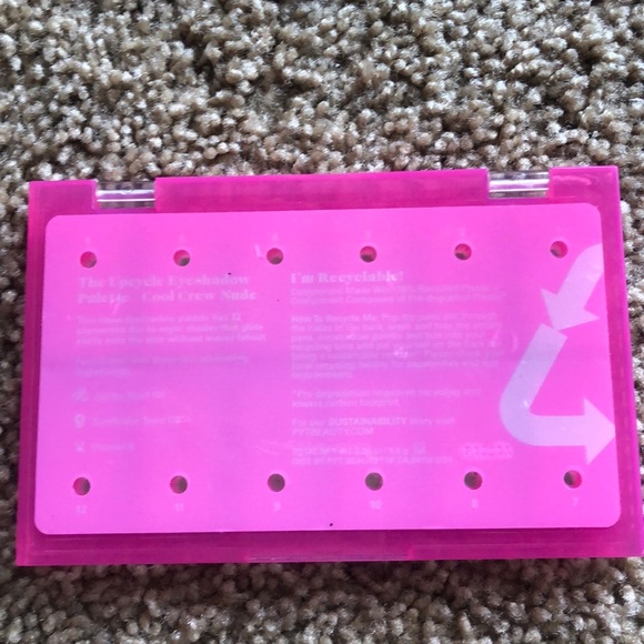 Pyt eyeshadow - Picture 3 of 3